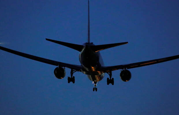 Самолет с десятками пассажиров совершил аварийную посадку из-за проблемы с управлением