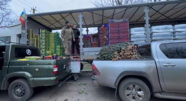 Помощь от народа: волонтеры из Северной Осетии привезли в зону СВО мандарины и беспилотники