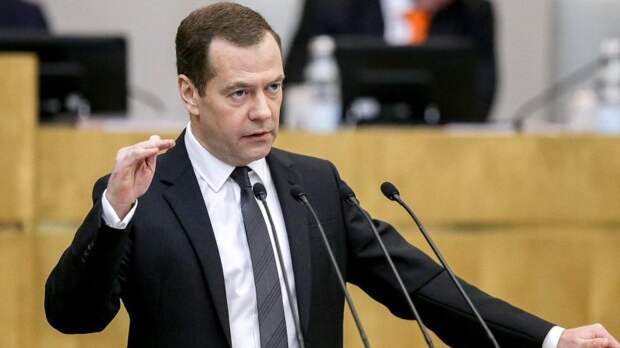 Медведев намерен лично контролировать реализацию нацпроектов
