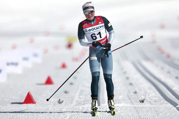 Собака сбила с ног Кусургашеву и Кудисову на чемпионате РФ по лыжным гонкам