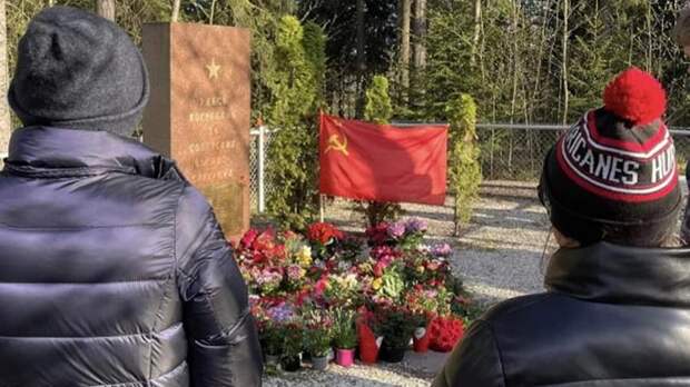 В Хельсинки осквернили памятник советским военнослужащим