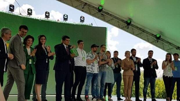Партии Зеленского и Порошенко представили первых кандидатов в Раду
