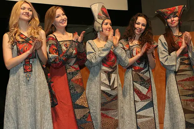 Тепло народных традиций в авторских костюмах Ксении Дмитриевой