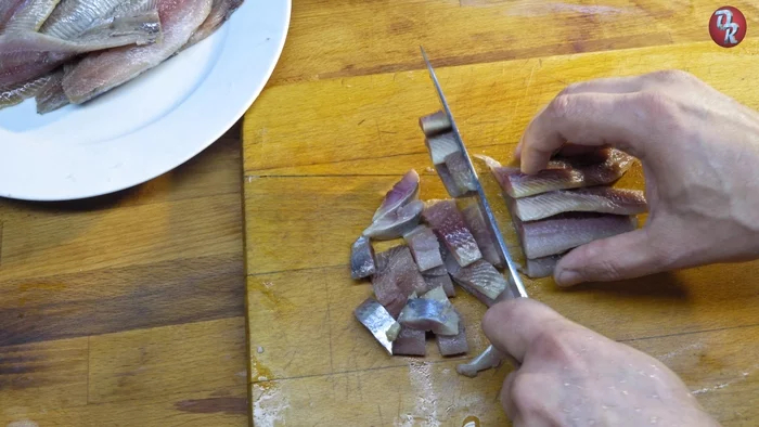 Малосольная селедка быстро и вкусно Еда, Рыба, Рецепт, Видео рецепт, Кулинария, Вкусно, Вкусняшки, Закуска, Селедка, Кухня, Ужин, Обед, Блюдо, Диета, Меню, Длиннопост