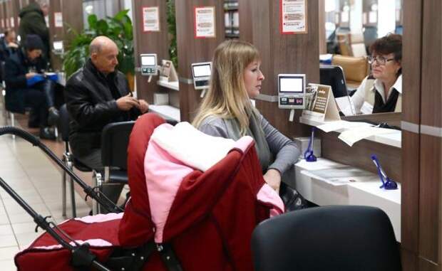 Многодетная мать обивает пороги за пособиями и чувствует себя "попрошайкой": людей специально изводят отказами и презрением