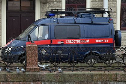 Россиянка держала двух своих детей на цепи и била их деревянной палкой