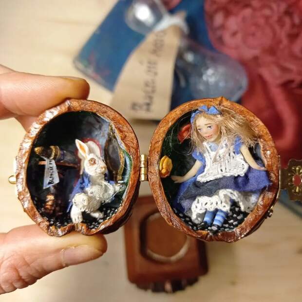 Потрясающие миниатюры в скорлупе грецкого ореха от Марии Чиковой