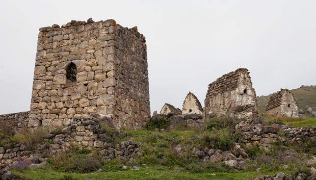 Цмити — уникальный памятник средневековья водопад, заброшенный город, крепость, пещеры, северная осетия