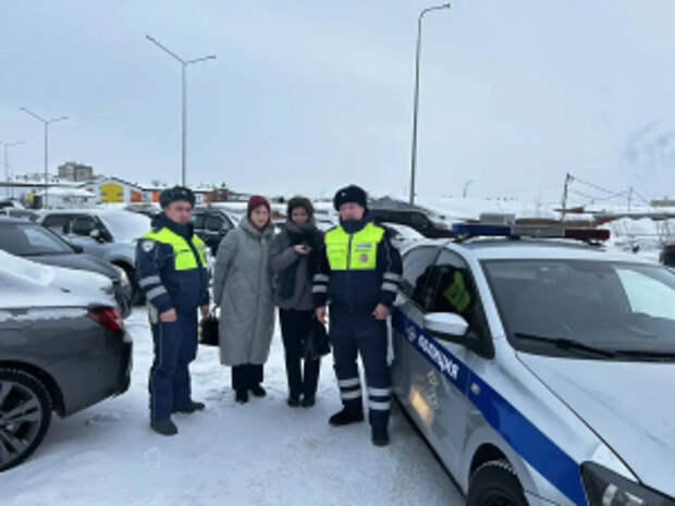 Госавтоинспекторы Ханты-Мансийска спасли семью из Нягани в условиях сильного мороза