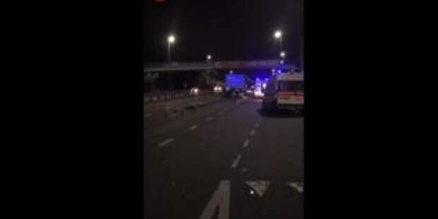 Девушка на высокой скорости въехала в грузовик на киевской трассе