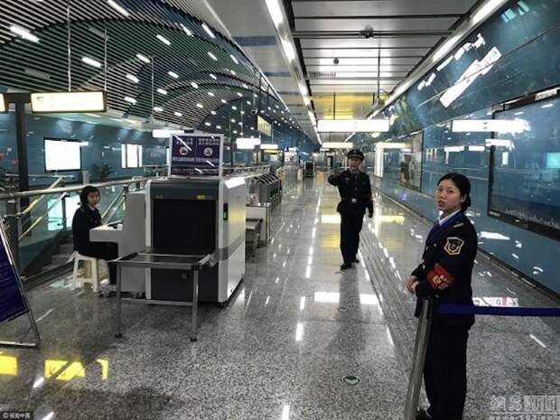 Выход в никуда: в Китае работает самая одинокая и ненужная станция метро китай, метро