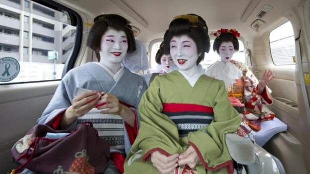 Изначально гейшами были мужчины — единственный в Японии современный мужчина-гейша