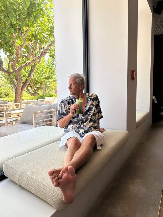 «Плохое настроение — иду в магазин»: Олег Меньшиков о шопоголизме и рецептах молодости