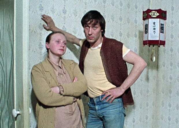 Кадр из фильма *Влюблен по собственному желанию*, 1982 | Фото: domkino.tv Кадр из фильма *Влюблен по собственному желанию*, 1982 | Фото: domkino.tv