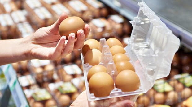 Когда подешевеют куриные яйца, рассказал эксперт