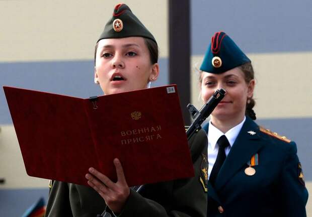Русские военные первокурсницы 