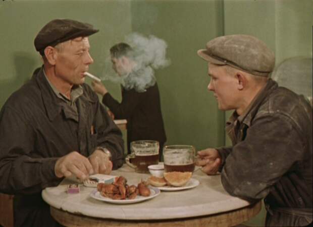 1956 кто из нас перед обедом не любит выпить кружку вкусного московского пива2
