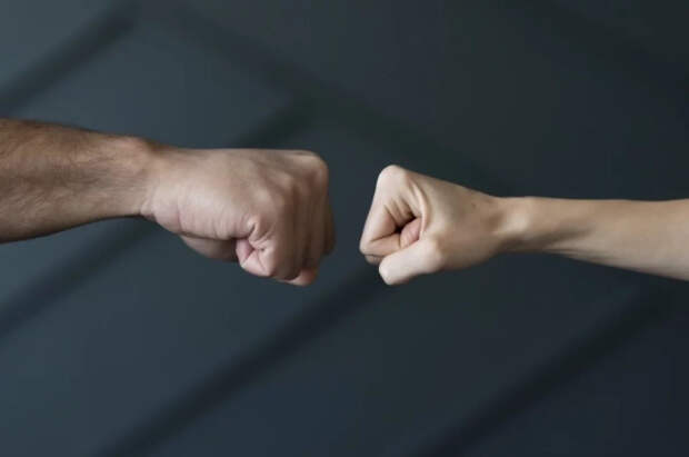 Юрист Соловьев рассказал, как защититься от неадекватного человека на улице