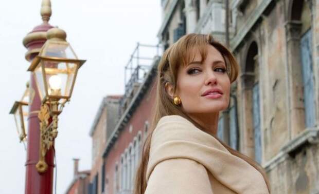 Как стресс и проблемы в семье едва не погубили Анджелину Джоли