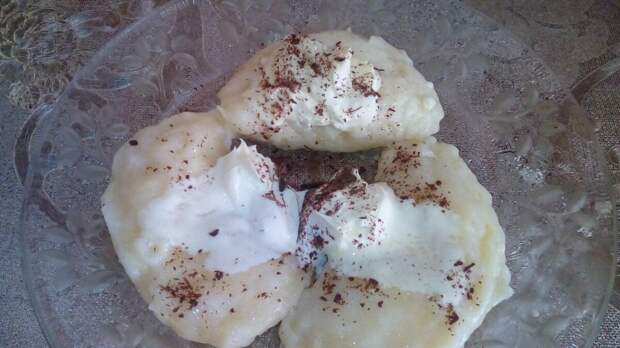 Вареники со сметаной и шоколадом