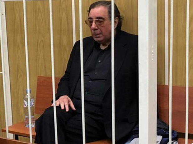 Защищать обвиняемых в мошенничестве с наследством Баталовых пришёл отставной генерал
