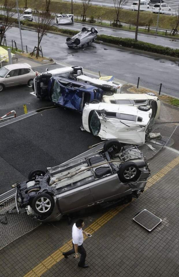 Японию потряс самый разрушительный тайфун за 25 лет ynews, Джеби, наводнение, новости, стихийное бедствие, тайфун, шторм, япония