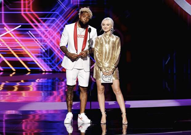Игрок НФЛ Оделл Бэкхам мл., Дав Кэмерон на шоу The 2017 ESPYS в Microsoft Theater в Лос-Анджелесе 12 июля 2017 г.