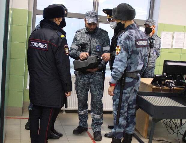 Крымские силовики получили новейшие детекторы для поиска взрывчатки и наркотиков