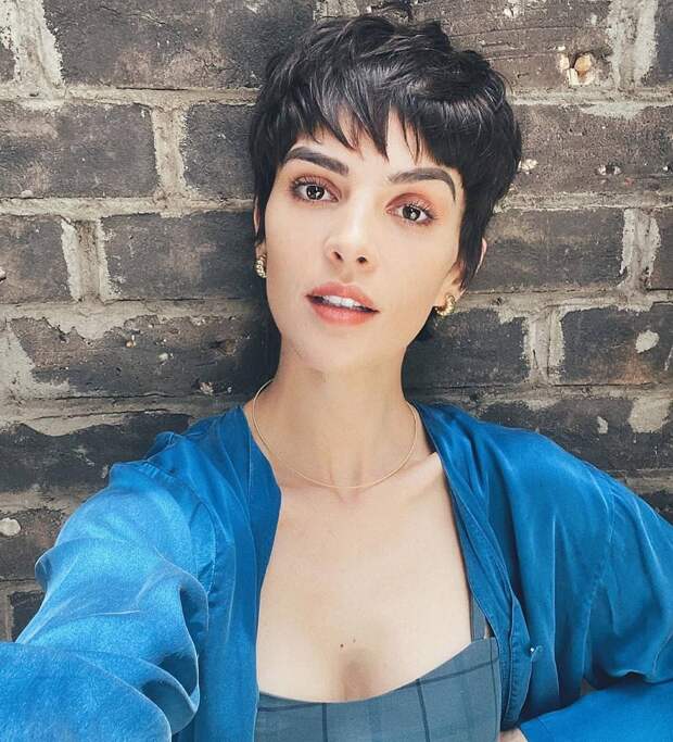 Стрижки с тонкой челкой фото 7