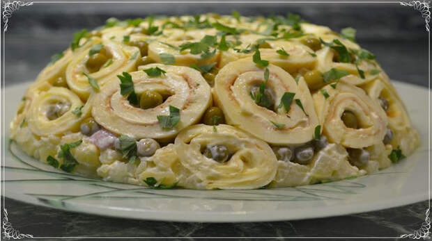 Праздничный вкусный салат «Шарлотка». Попробуйте и удивите своих гостей!