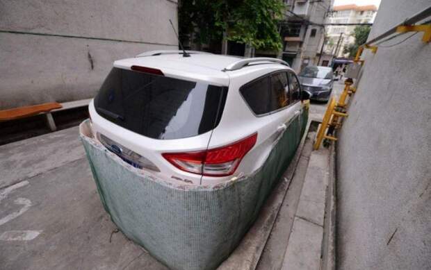 Зачем китайцы загоняют свои автомобили в ванны?