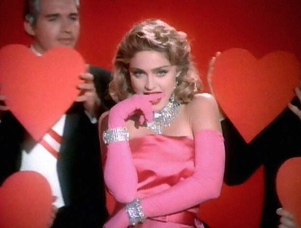 https://static.boredpanda.com/blog/wp-content/uploads/2018/07/iconic-madonna-scenes-dog-recreation-maxdonna-vincent-flouret-5b5ae48444b44__700.jpg