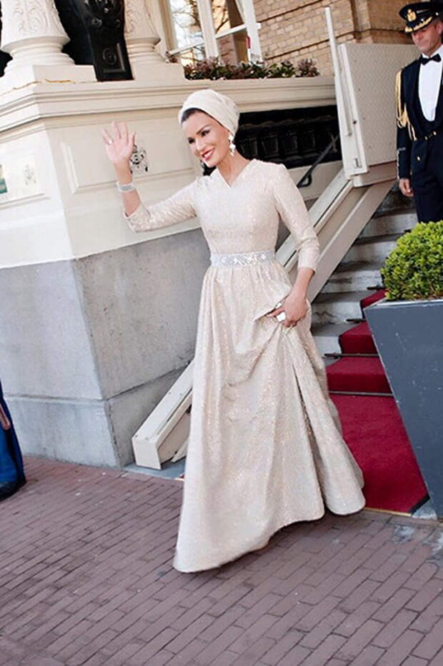 Шейха Моза в платье Valentino Шейха Моза в платье Valentino