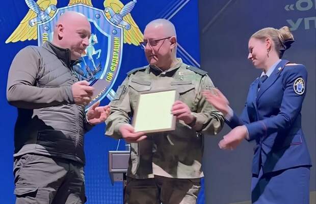 Медаль Доблесть и отвага для Захара Прилепина: признание мужества и таланта