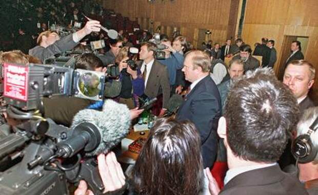 На фото: лидер Компартии РФ Геннадий Зюганов выдвинут кандидатом на президентских выборах Всероссийской конференцией КПРФ в Москве, 1996 год.