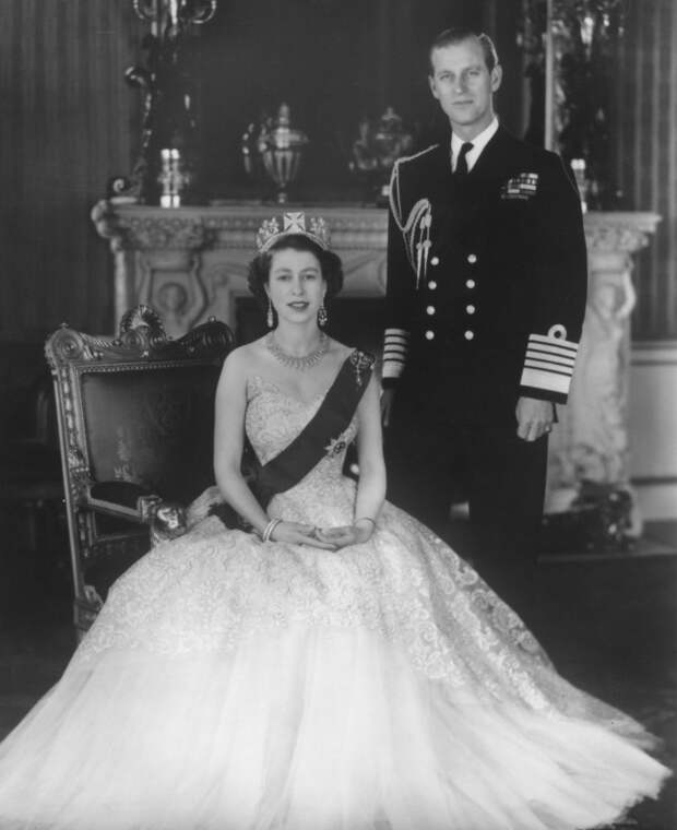 Почему Елизавета II выбрала в мужья самого бедного принца во всей Европе