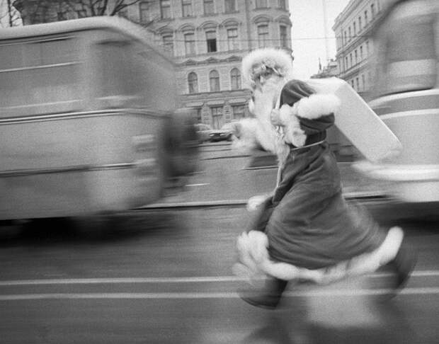 Дед Мороз спешит на встречу Нового года, Рига, Латвийская ССР, 1986 год