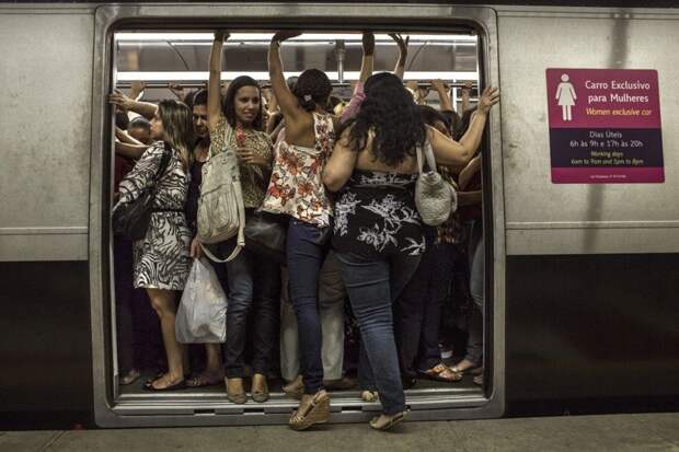 Женские вагоны метро: необходимость или роковая ошибка? вагоны, женщины, метро, мир, япония