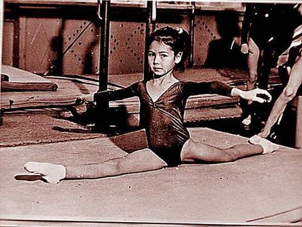 Utyasheva_Laysan_Albertovna_foto_video_i_biografia_mama_zulfia_utyasheva_i_trener_irina_vinner_vedushey_Zaryadka_ntv_03.jpg