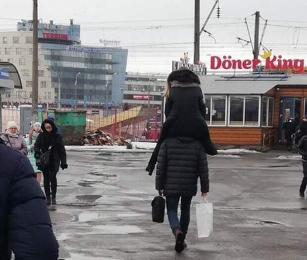 Главное, что она счастлива Главное, что она счастлива каблук, муж и жена, не мужик, подкаблучник, прикол, смешно