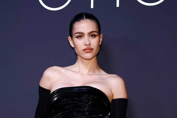 В сети уличили известную модель в умалчивании правды о пластике