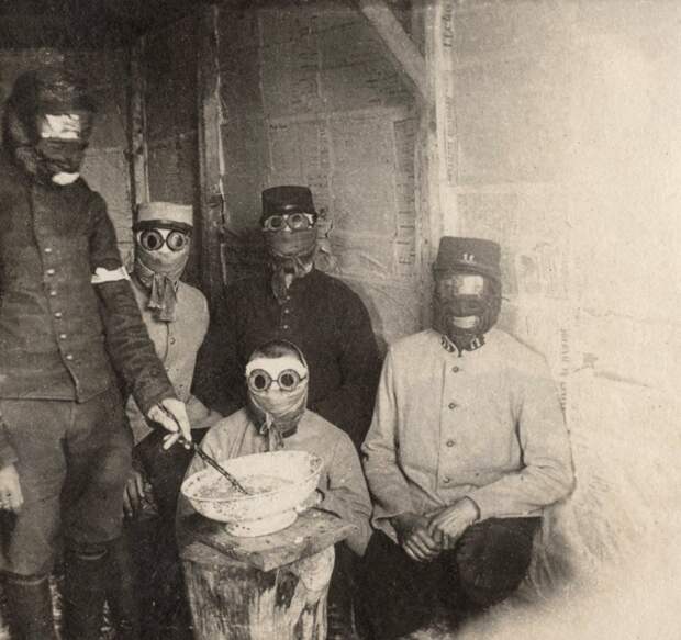 4. Подготовка к газовой атаке, Брас-Сюр-Маасе, Франция, 1915 год архивы, интересно, исторические фото, старые фото, фото