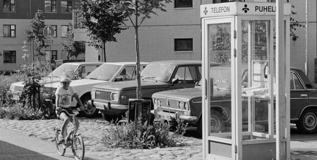 Слева-направо: дорестайловая MAZDA 323 (BD), Nissan Cherry, WARTBURG 353W, ну и конечно же ВАЗ 2103. авто, автомобили, олдтаймер, ретро авто, ретро фото, старые автомомбили, финляндия