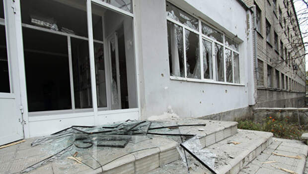 Повреждения в здании училища №58 в Донецке в результате ночного обстрела. 6 ноября 2017 Повреждения в здании училища №58 в Донецке в результате ночного обстрела. 6 ноября 2017