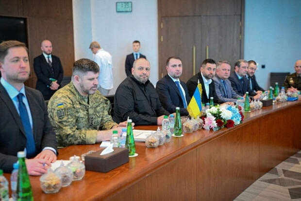 Политолог Безпалько: Киев в Женеве не стал усложнять задачу украинским языком