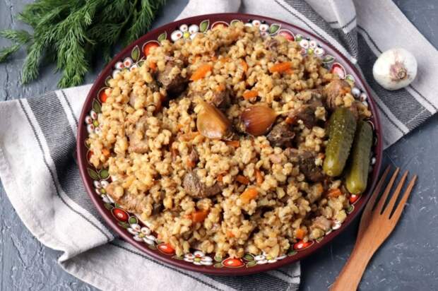 Плов из перловки. \ Фото: russianfoods.com. Плов из перловки. \ Фото: russianfoods.com.