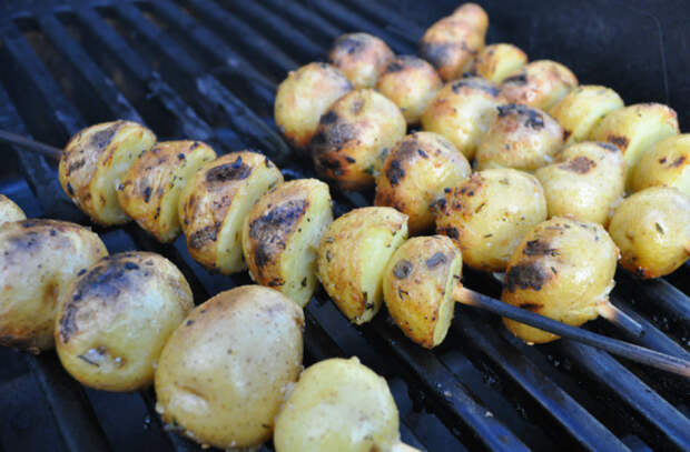 картофель на шампурах