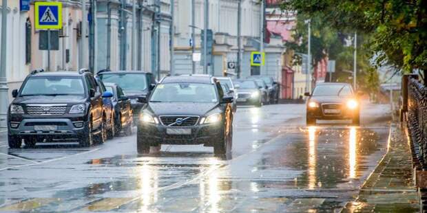 Более 280 бригад Мосводостока перешли на усиленный режим работы в столице. Фото: mos.ru