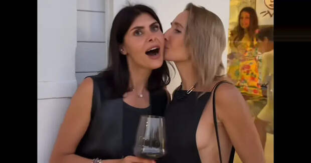 Надежда Оболенцева, Софья Капкова с бойфрендом и Оксана Бондаренко с детьми отдыхают на Сен-Барте