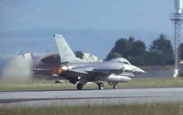 В США назвали цели перебазирования истребителей F-16 из Германии в Италию